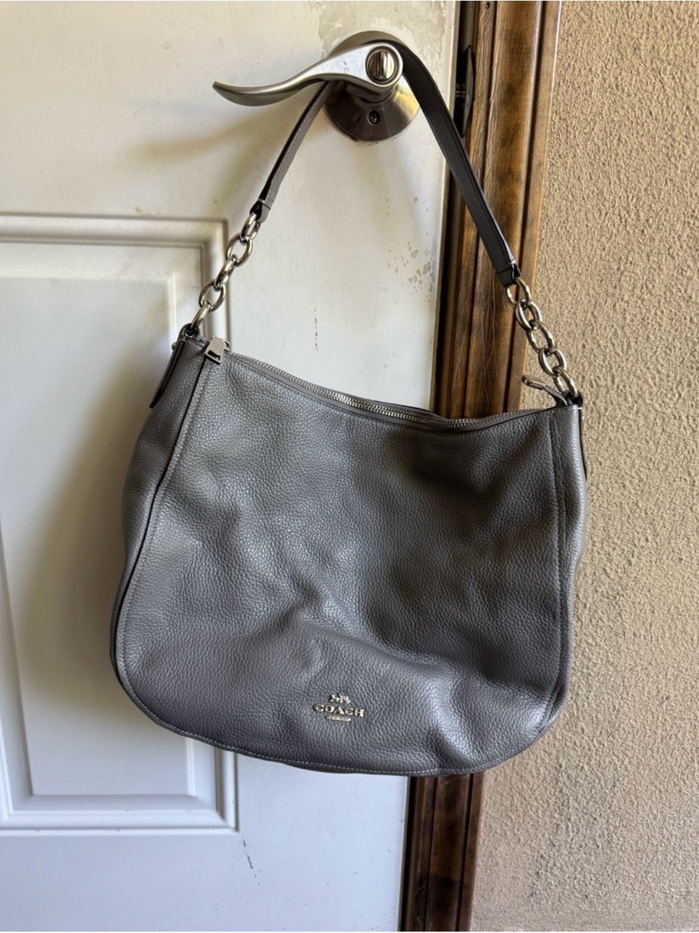 Coach Elle Hobo Heather Grey Pebbled Leather Shoulder Bag
Silver Hardware